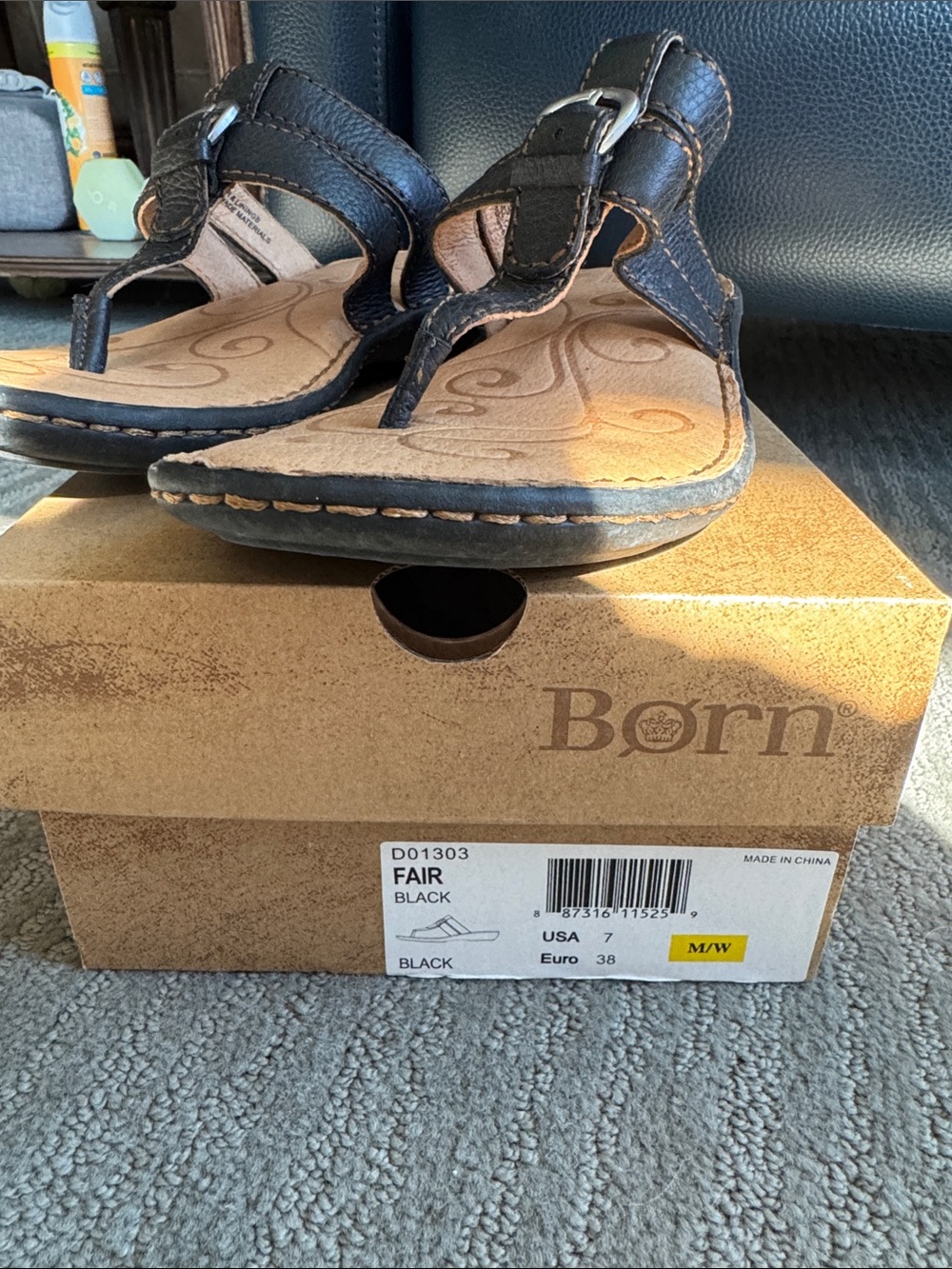 Born Black Leather Thong Sandals with Buckle Strap size 7